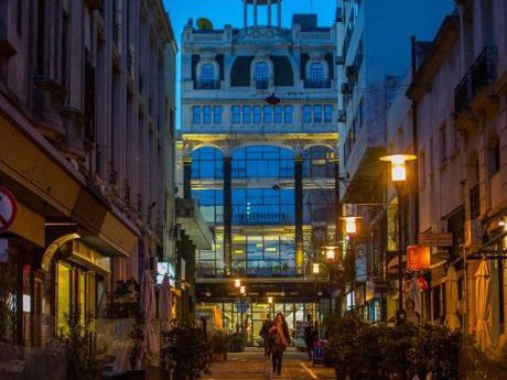 Local Comercial En Ciudad Vieja. 70mts Edificados