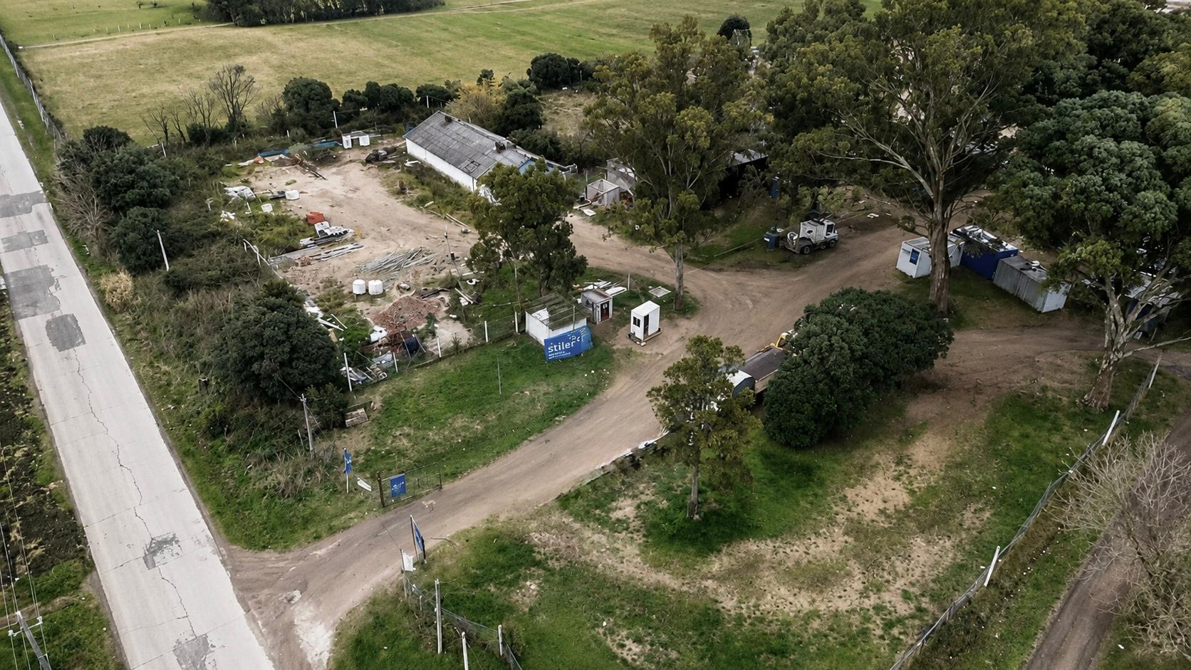 Alquiler Campo Con 2 Galpones De 400m2 Cada Uno Aprox En Paso De La Arena · Foto 2