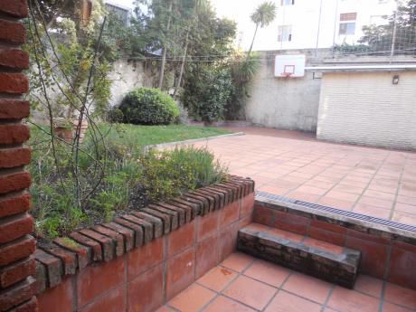 Proximo A Villa Biarritz,zona De Casas