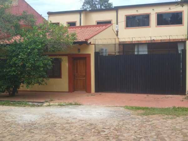 Casa en venta en Loma Pytá