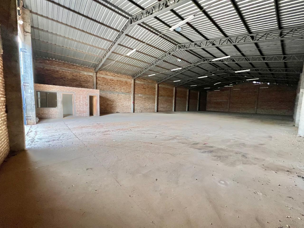 En Alquiler Depósito de 600 m2 en Mariano Roque Alonso A322 - — foto 3