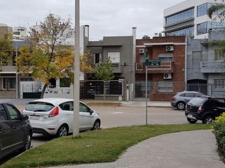 Excelente Ubicación, Apta Para Vivienda O Empresa