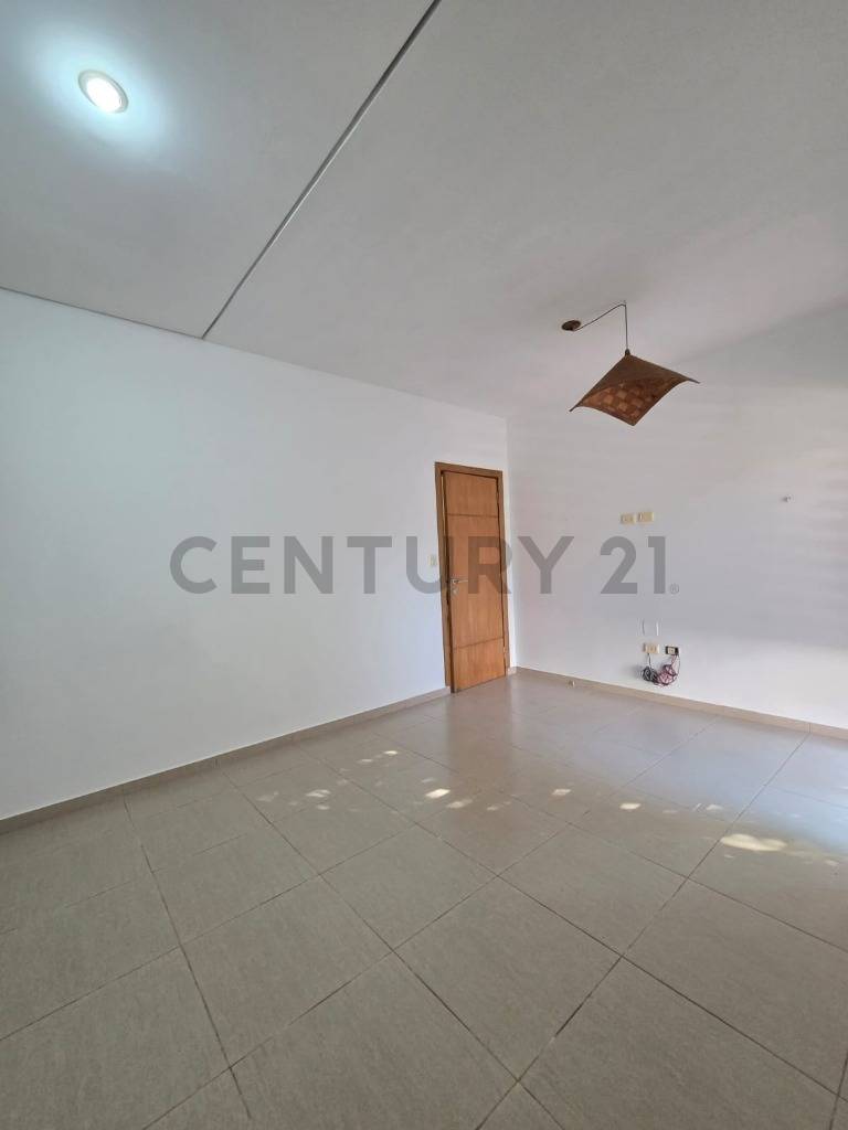 RESIDENCIA EN VENTA BARRIO MCAL. ESTIGARRIBIA — foto 2