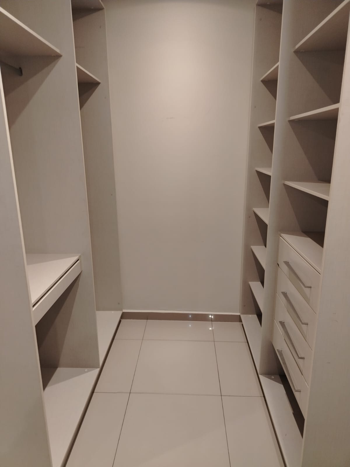 Alquilo departamento amoblado de 1 dormitorio en los laureles 110m2 — foto 3