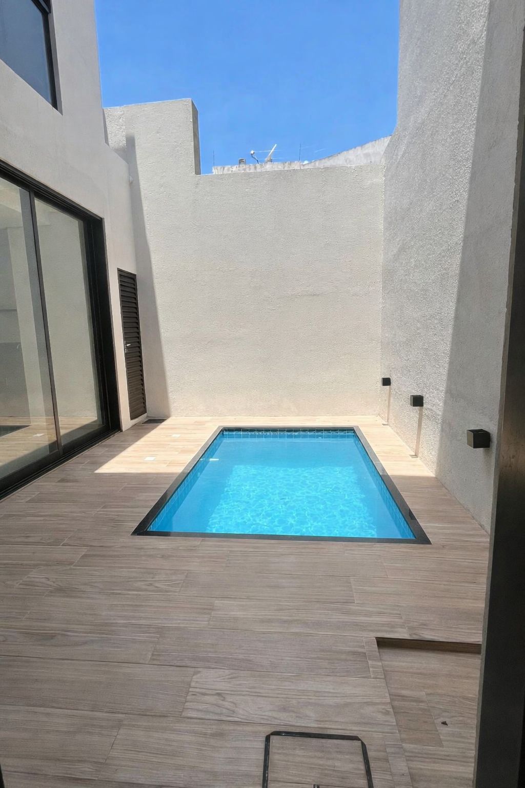ALQUILO PRECIOSO DÚPLEX AMOBLADO CON PISCINA EN BARRIO SAN CRISTÓBAL — foto 2