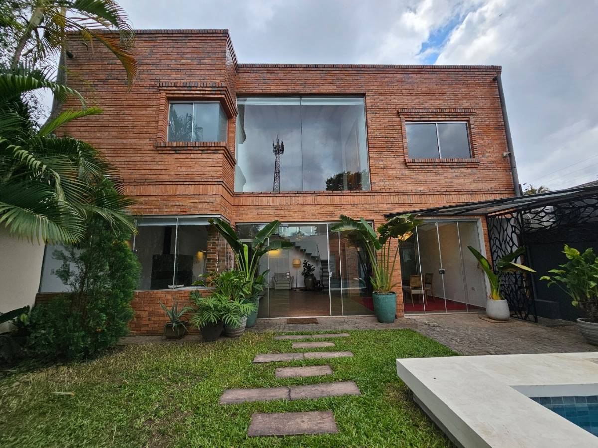 RESIDENCIA DE LUJO EN ALQUILER - BARRIO HERRERA — foto 2