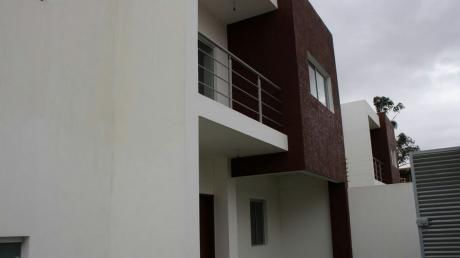 Urbanización España Casa De Dos Pisos