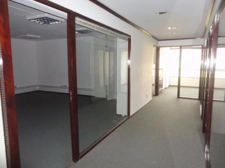 Excelente Oficina De 150m2 En Alquiler En Plaza Independencia