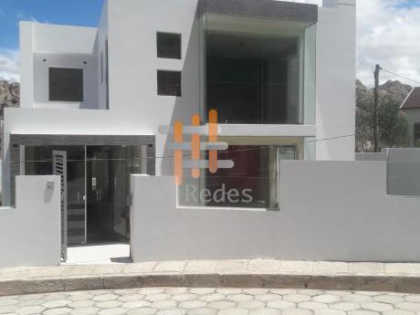 En Venta Casa: Condominio Privado Aranjuez