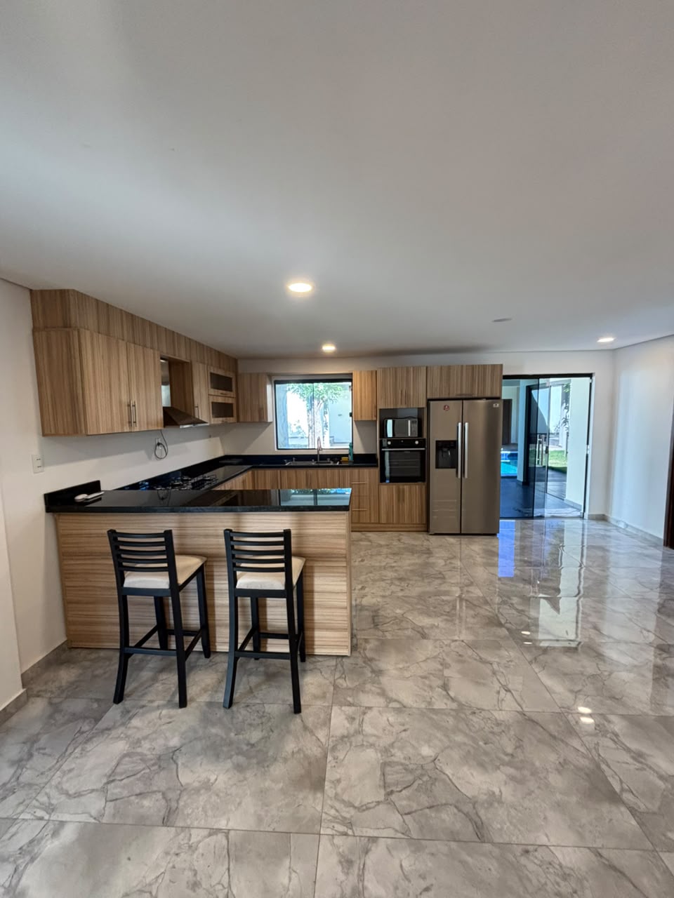 ALQUILER DE CASA EN CUARTO BARRIO LUQUE — foto 2