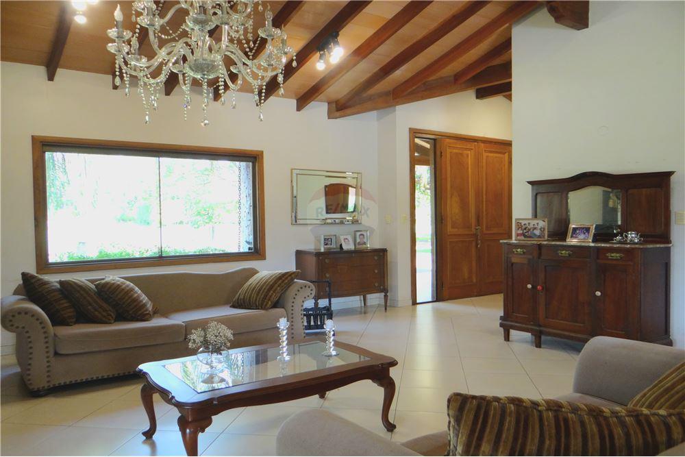 RESIDENCIA AMPLIA EN QUINTA BRUSQUETTI MRA — foto 3