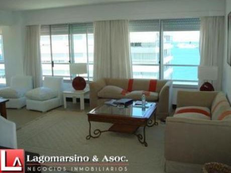 Apartamentos En Playa Mansa: Laa118a