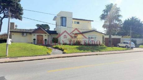 Casa En Venta En El Tesoro - Ref: 67