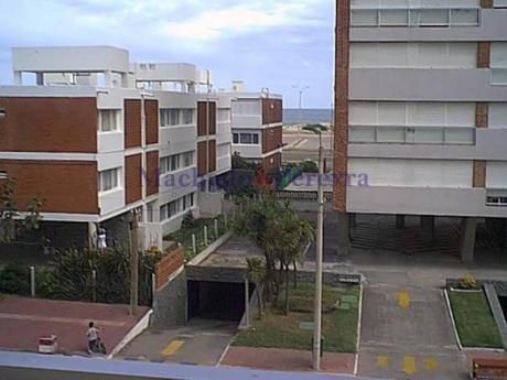 Apartamento En Alquiler En Brava - Ref: 880