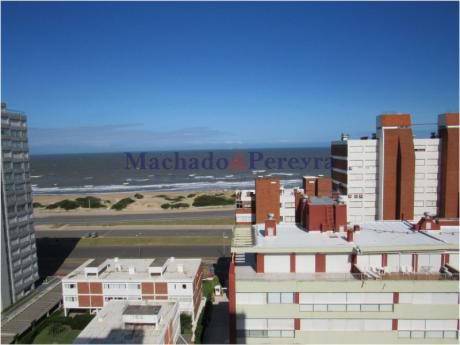 1 Dormitorio Y 1/2 Con Vista Al Mar