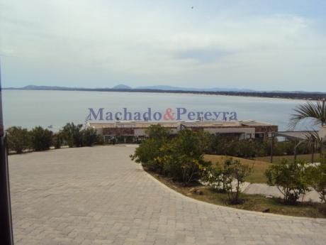 Apartamentos En Playa Mansa