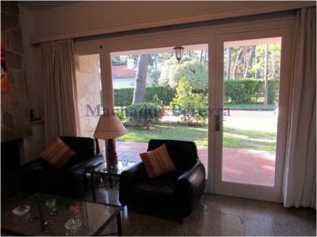 Chalet Típico De Punta Del Este, A 4 Cuadras De Playa Mansa