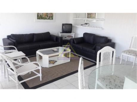 Apartamentos En Playa Mansa: Mci1067a