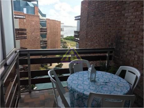 Apartamentos En Playa Mansa: Mci41a