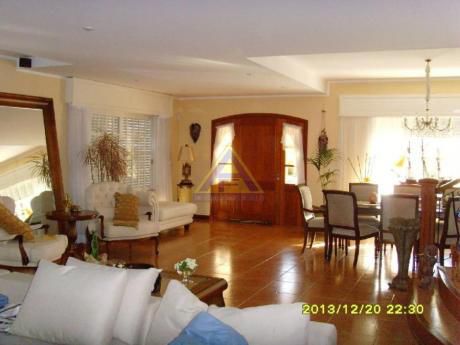 Casas En Playa Mansa: Mci496c