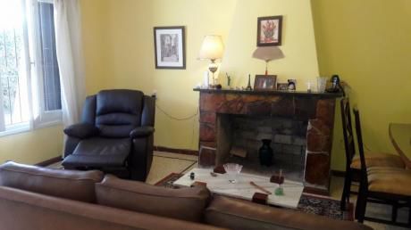 Preciosa Casa Tipo Chalet, Con Buen Fondo