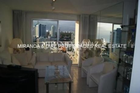 Apartamentos En Playa Mansa: Myd4839a