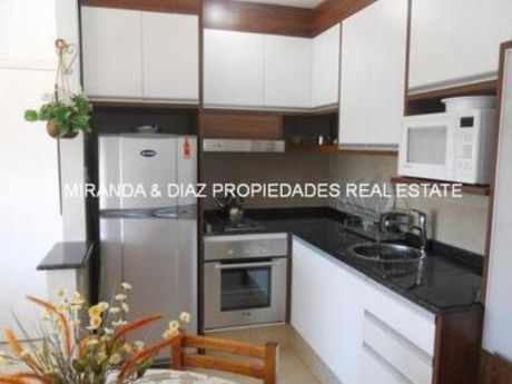 Apartamentos En Playa Mansa: Myd80a