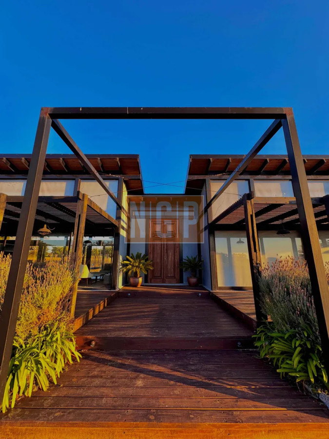 Venta casa en Barrio privado La Barra