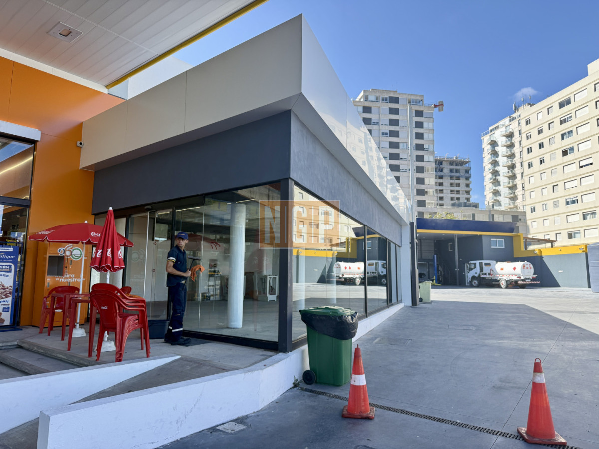 Alquiler de Local Comercial en Avenida Roosevelt y Zelmar Michelini