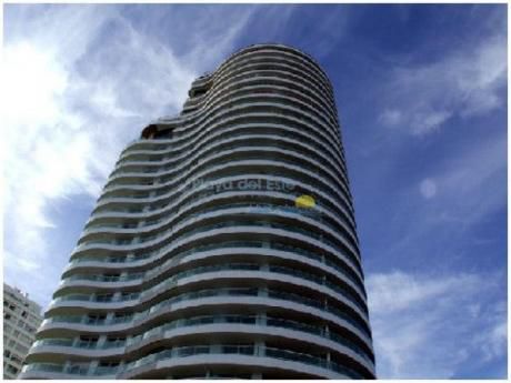 Apartamentos En Playa Mansa: Pla1614a