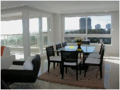Apartamentos En Playa Mansa: Pla8675a