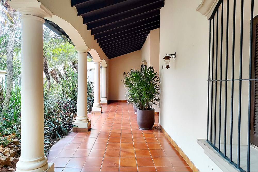 Residencia - Venta - Villa Morra, Paraguay — foto 3