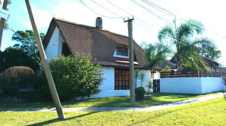 Cabaña De 2 Pisos En Esquina A 1 Cuadra De La Playa