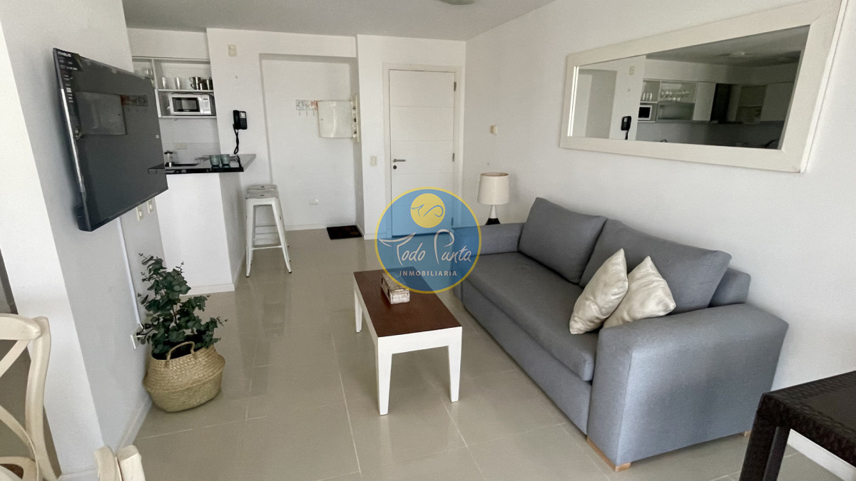 Apartamento en Alquiler Anual   Torre Nueva con Servicios. Vista al Mar · Foto 8