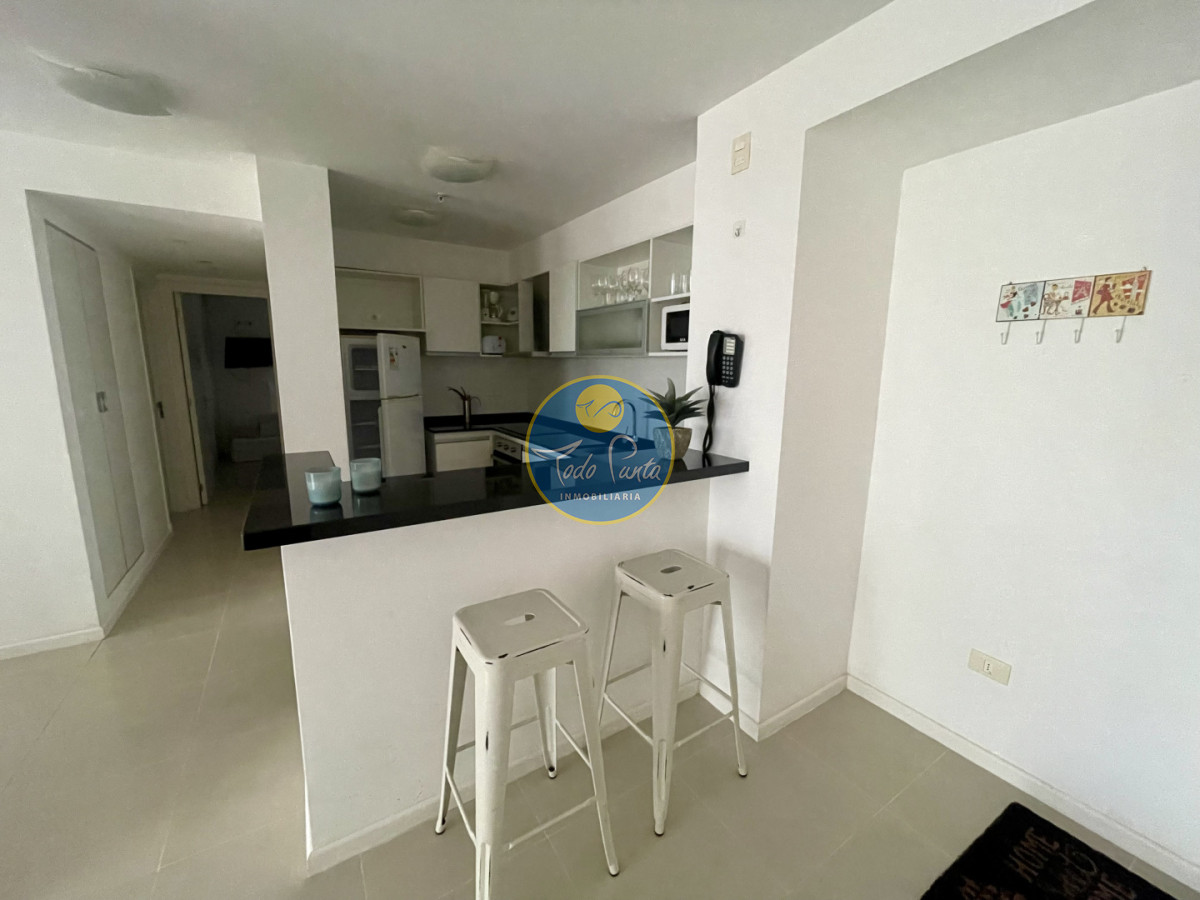 Apartamento en Alquiler Anual   Torre Nueva con Servicios. Vista al Mar · Foto 9