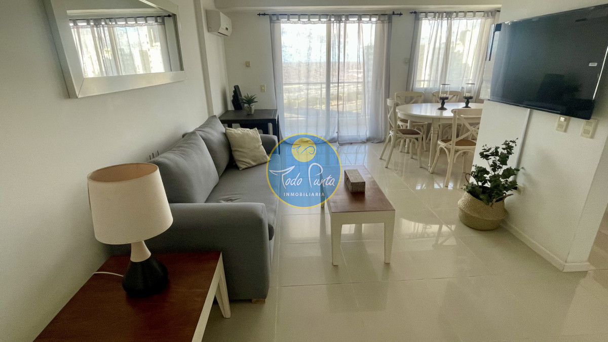 Apartamento en Alquiler Anual   Torre Nueva con Servicios. Vista al Mar · Foto 3