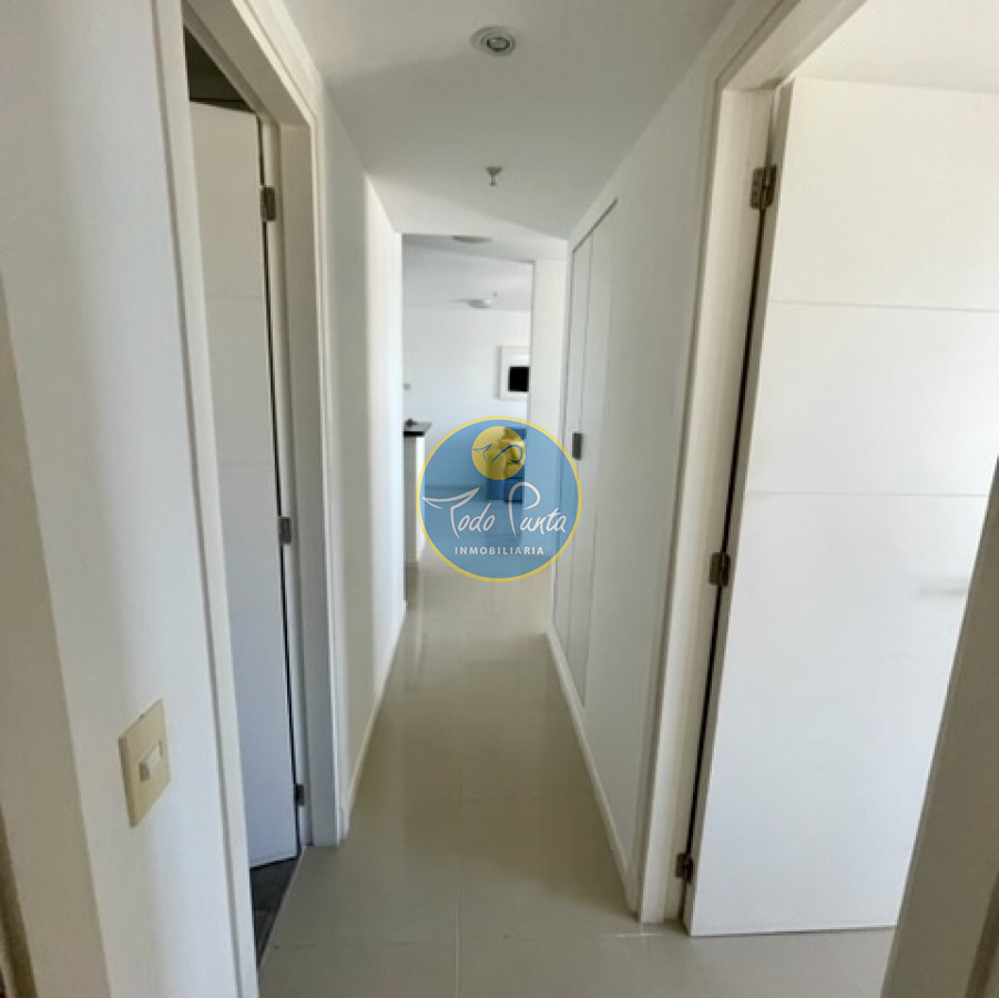 Apartamento en Alquiler Anual   Torre Nueva con Servicios. Vista al Mar · Foto 12
