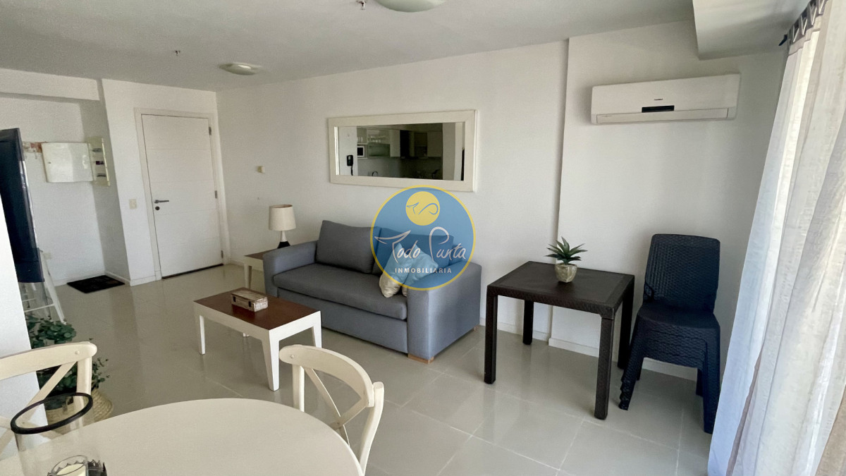 Apartamento en Alquiler Anual   Torre Nueva con Servicios. Vista al Mar · Foto 5
