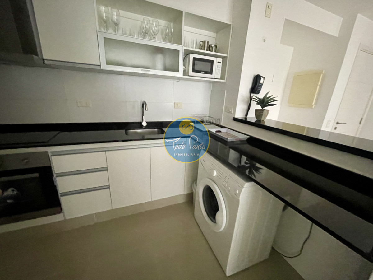 Apartamento en Alquiler Anual   Torre Nueva con Servicios. Vista al Mar · Foto 11