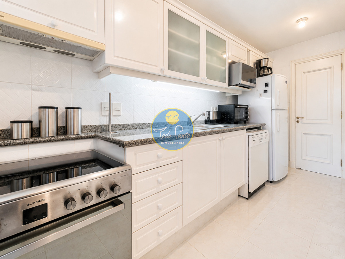 Apartamento de 3 Dormitorios sobre Playa Mansa, en Venta y Alquiler, Punta del Este · Photo 8