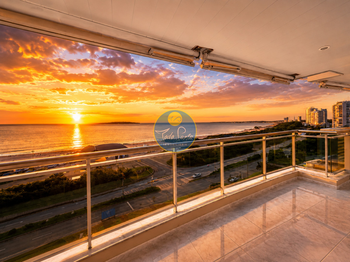 Apartamento de 3 Dormitorios sobre Playa Mansa, en Venta y Alquiler, Punta del Este · Foto 3