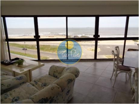 Frente Al Mar Con Buenos Servicios