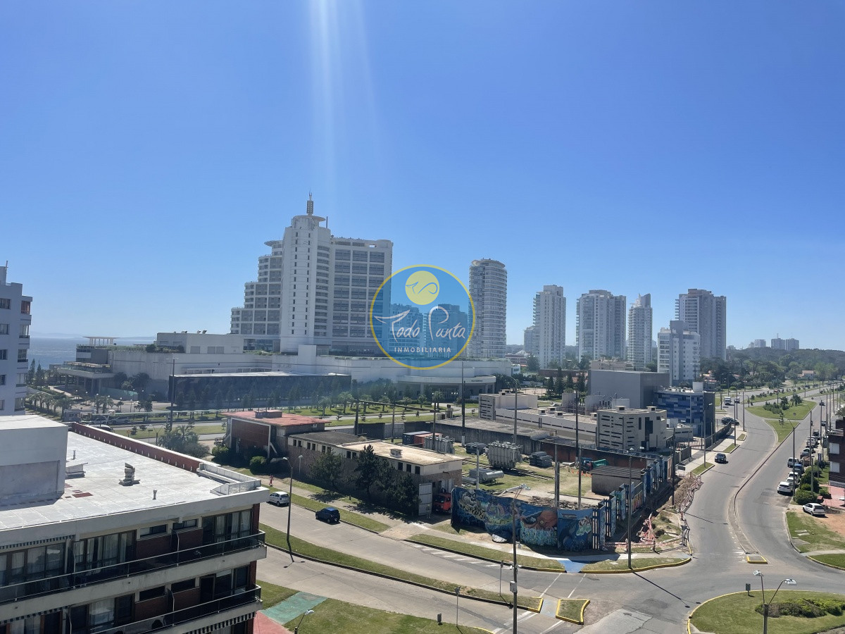 Apartamento en Punta del Este, todos los servicios,  3 dormitorios en suite