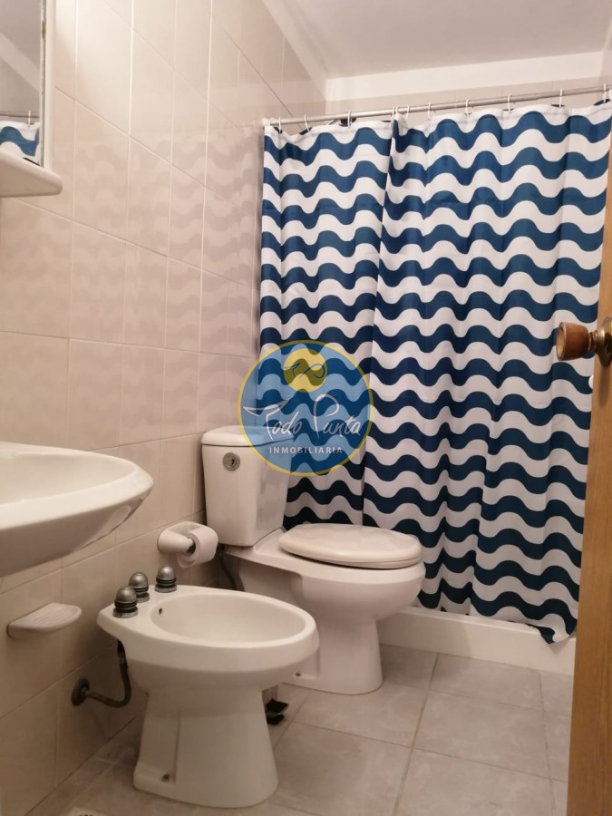 Apartamento en alquiler anual, Maldonado, a pasos del centro, zona ideal todo el año · Foto 8