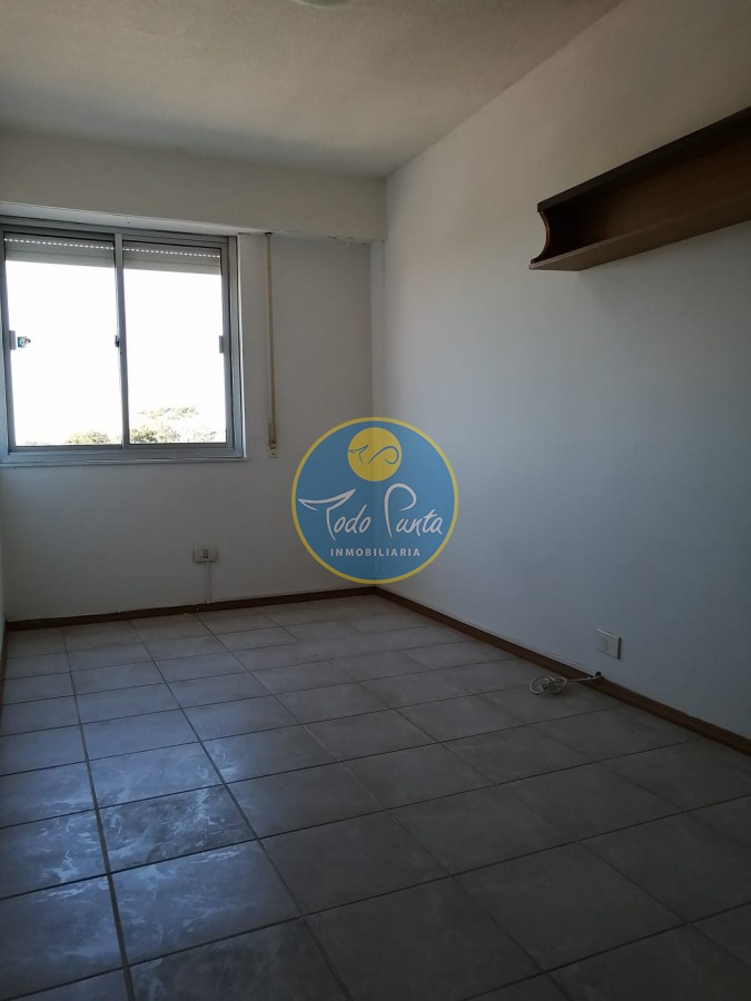 Apartamento en alquiler anual, Maldonado, a pasos del centro, zona ideal todo el año · Foto 5