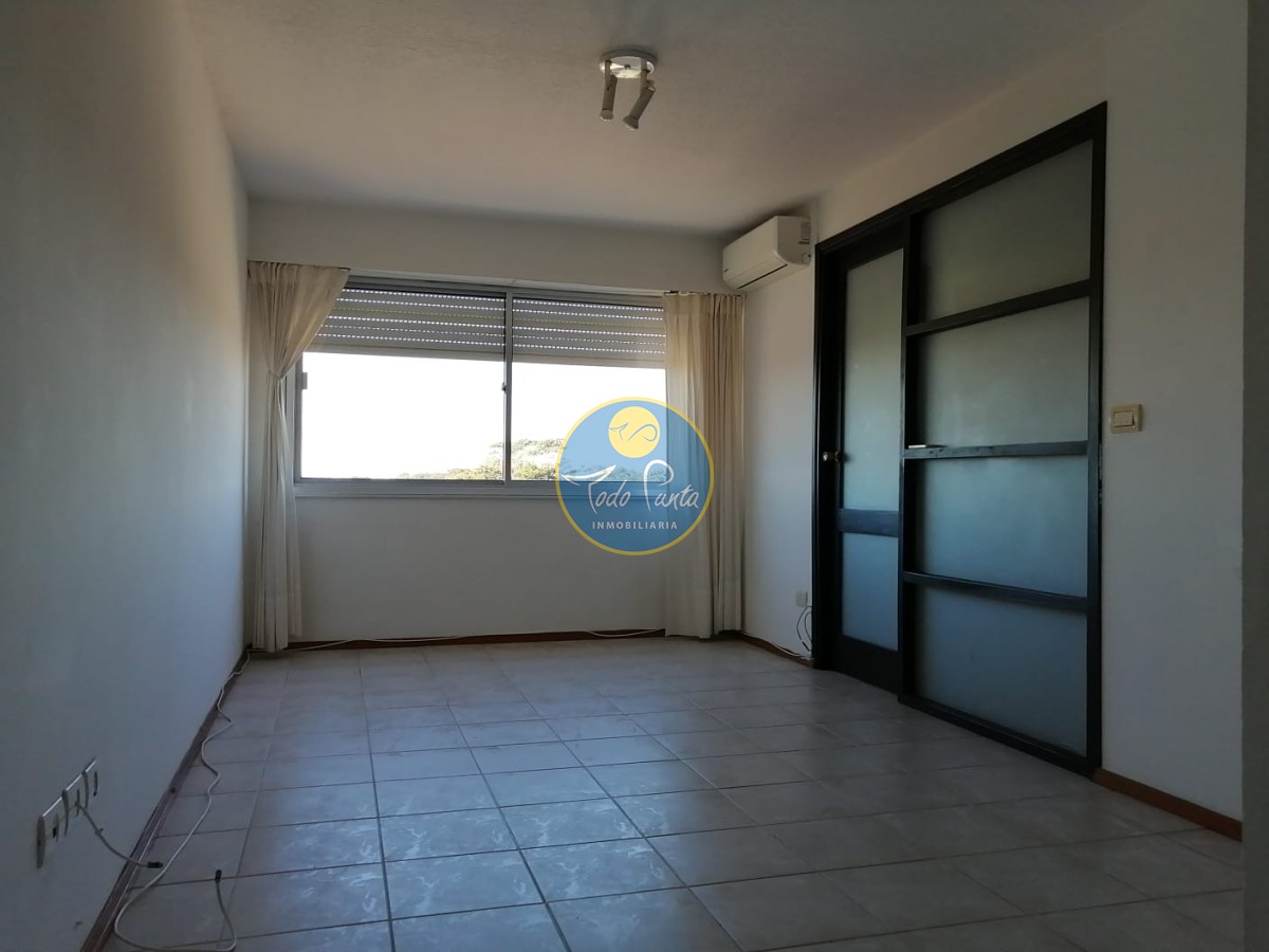 Apartamento en alquiler anual, Maldonado, a pasos del centro, zona ideal todo el año · Foto 3