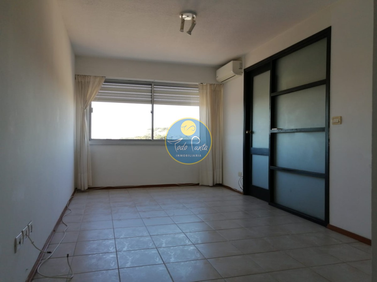 Apartamento en alquiler anual, Maldonado, a pasos del centro, zona ideal todo el año · Foto 2
