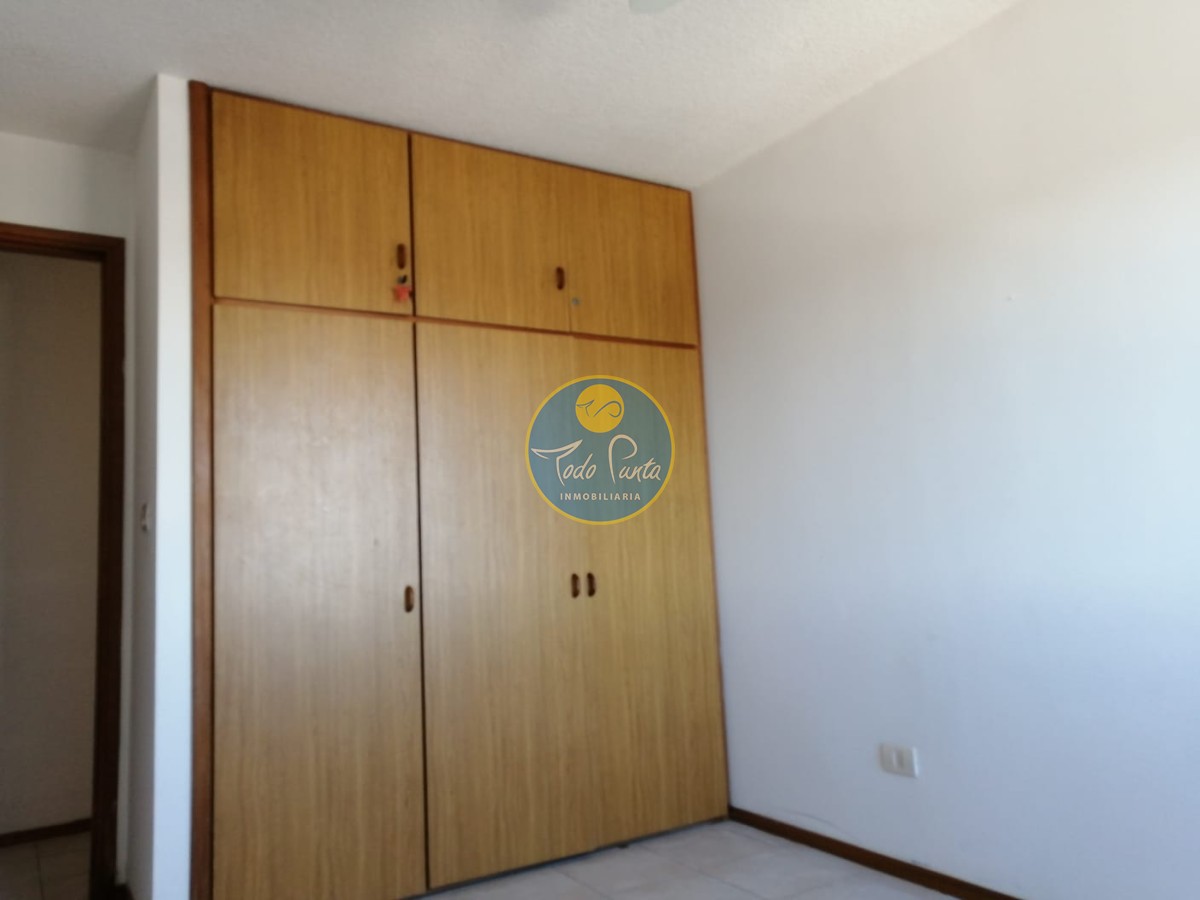 Apartamento en alquiler anual, Maldonado, a pasos del centro, zona ideal todo el año · Foto 4