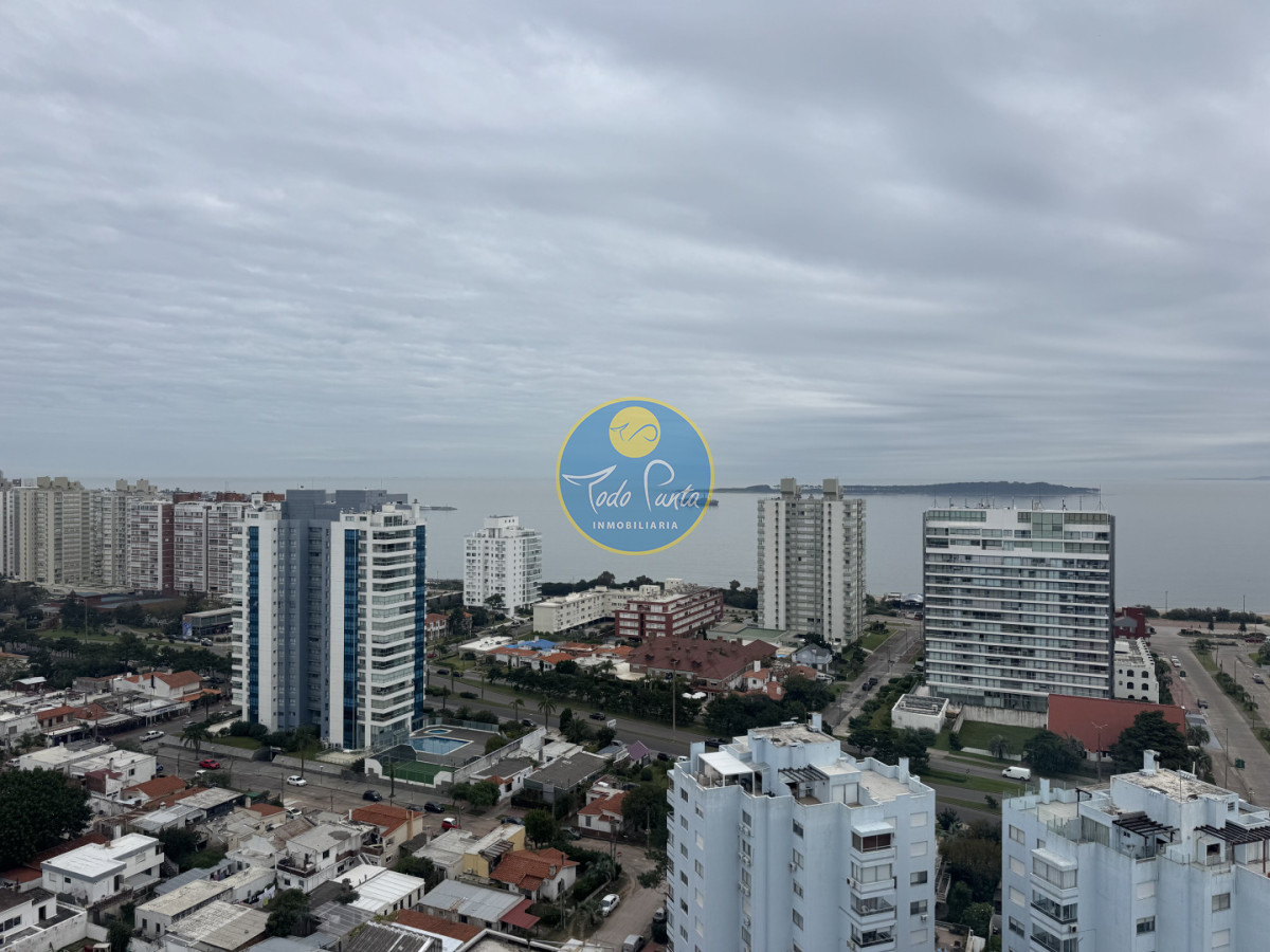 HERMOSO APARTAMENTO A LA VENTA A PASITOS DE TODO 3 DORMITORIOS EN PUNTA DEL ESTE