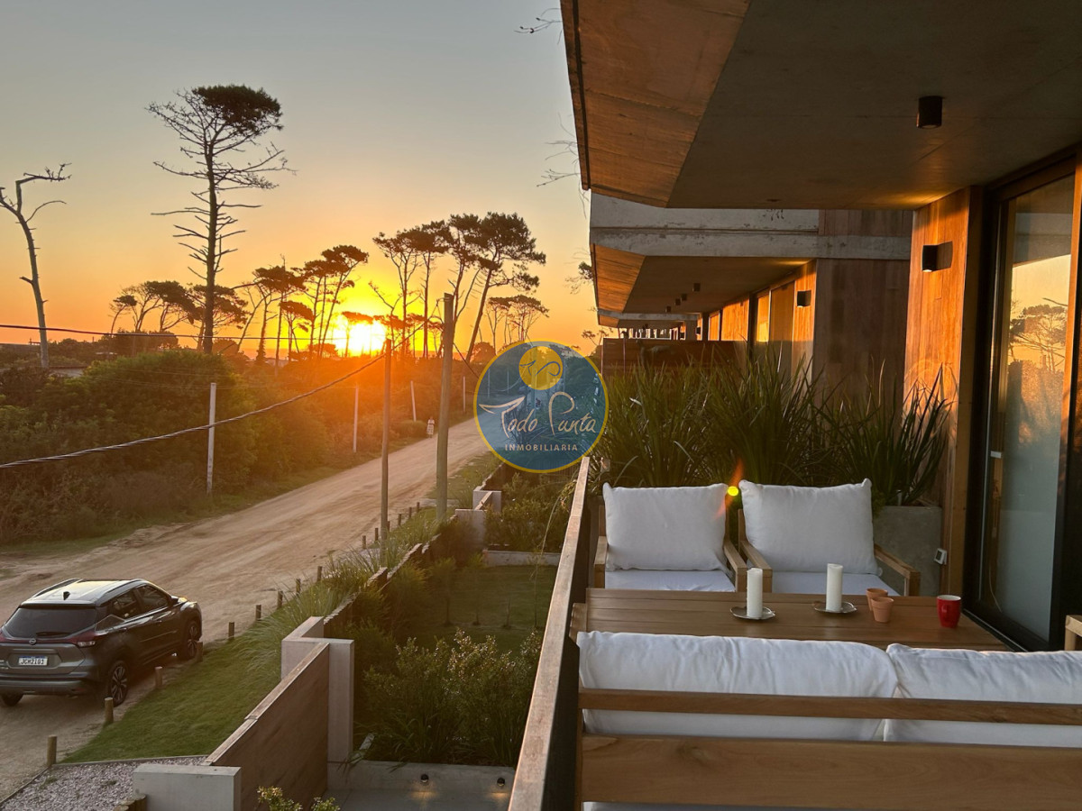 Un departamento nuevo, funcional y de excelente nivel, ideal para disfrutar de La Juanita. Venta